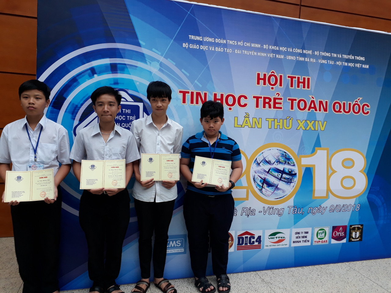 Bình Phước: 4 thí sinh đạt giải khuyến khích tham dự Hội thi tin học trẻ toàn quốc năm 2018.